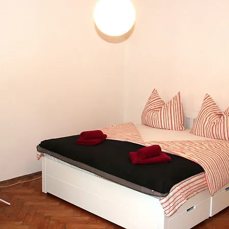 S14 & Ξενοδοχείο *