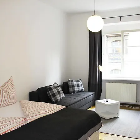 S14 & Ξενοδοχείο Ίνσμπρουκ