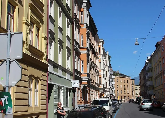 S14 & Ξενοδοχείο *