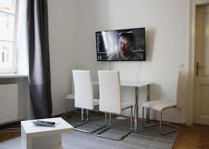 S14 & Ξενοδοχείο *