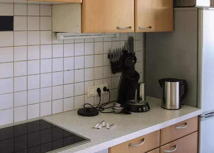 S14 & Ξενοδοχείο *